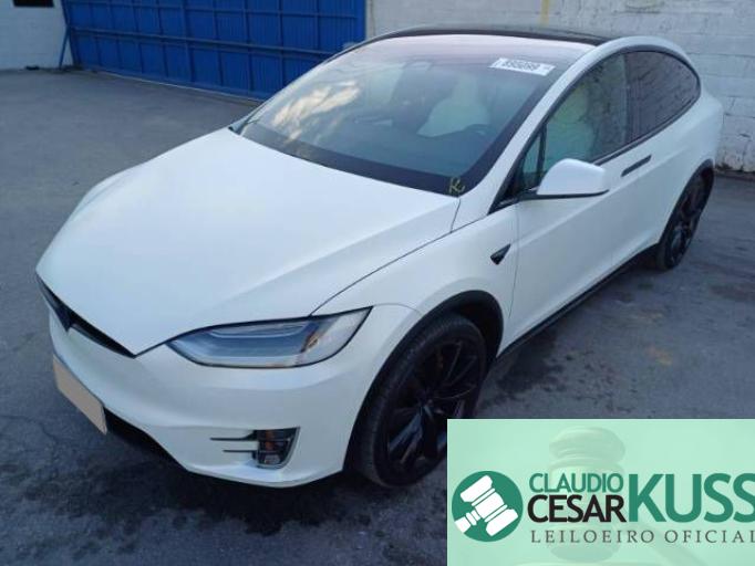TESLA MODEL X 18/18